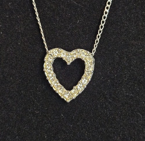 Vintage Sarah Coventry Heart Pendant Rhinestone Necklace 15" Chain Choker Signed - Foto 2 di 6