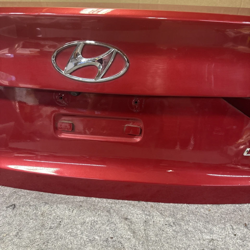 Hyundai Elantra 2017 tapa de maletero completa OEM con luces y cámara Foto 4 de 4