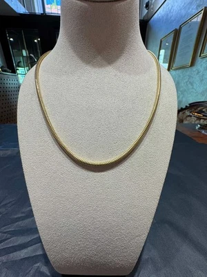 Elegante Schlangenkette in 8 Karat Gelbgold mit Karabinerverschluss - Bild 1 von 4
