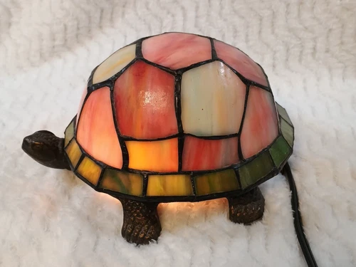 PreOwned Vintage Tiffany Style Tortoise Lamp Electric Stained Glass