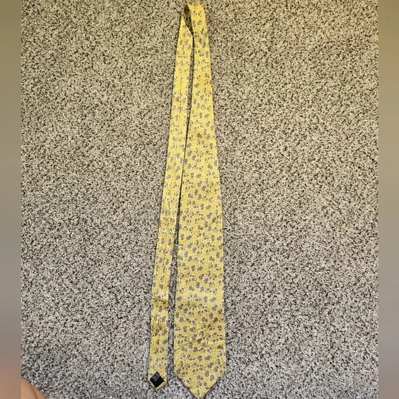 Corbata vintage TANGO amarilla 100 % seda con flores azules para hombre usada en excelente estado Foto 3 de 4