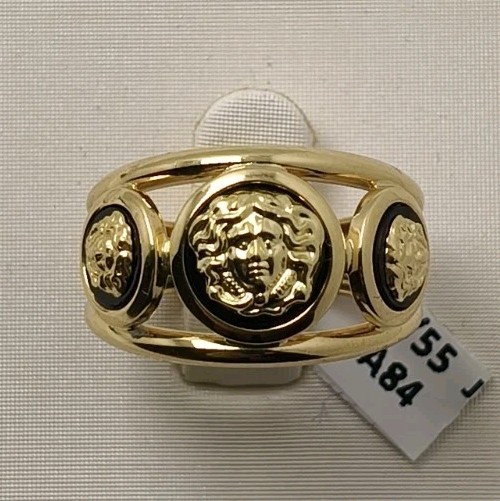 Sortija oro 18k 750 mls. Con 3 Medusas Sobre Onix