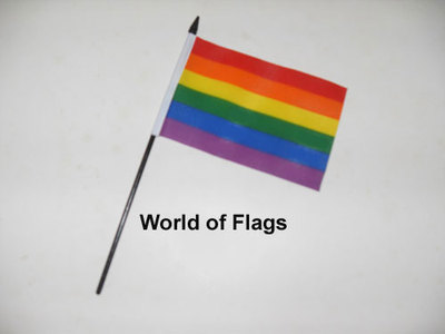 REGENBOGEN KLEINE HAND WEHENDE FLAGGE 6'' x 4'' Gay Pride LGBT Handwerk Tisch Schreibtisch Display