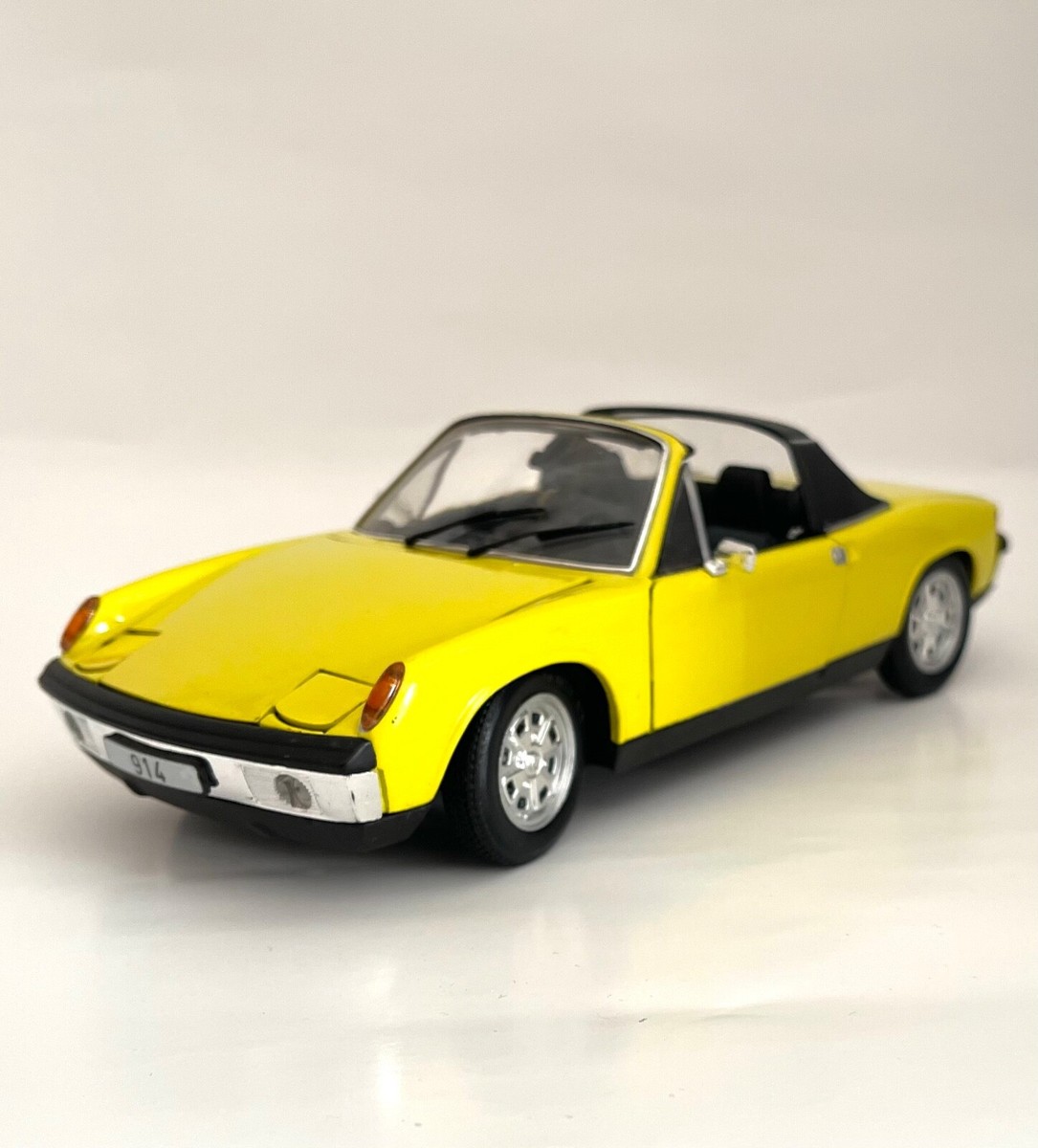 Revell - 1:18 - vw. Porsche 914 - la caja es menos pero el - Catawiki