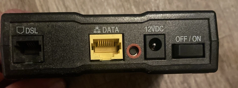 Westell F90-610025-06 ADSL2+ ROUTER w/adapter/ethernet-USB Combo cable - Image 3 of 4