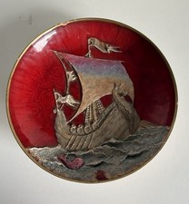RARO PIATTO DECORATO A RILIEVO CON VELIERO PIETRO MELANDRI (1885-1976) FAENZA