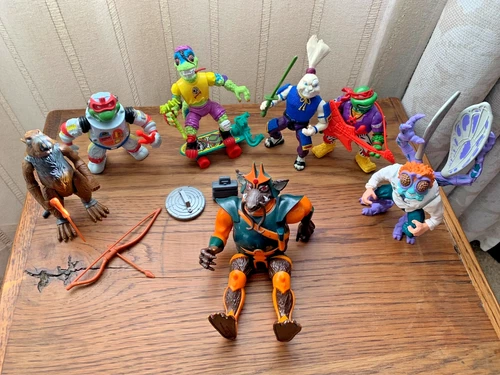 Vintage Lot of TMNT Teenage Mutant Ninja Turtles 1990 w/ accessories