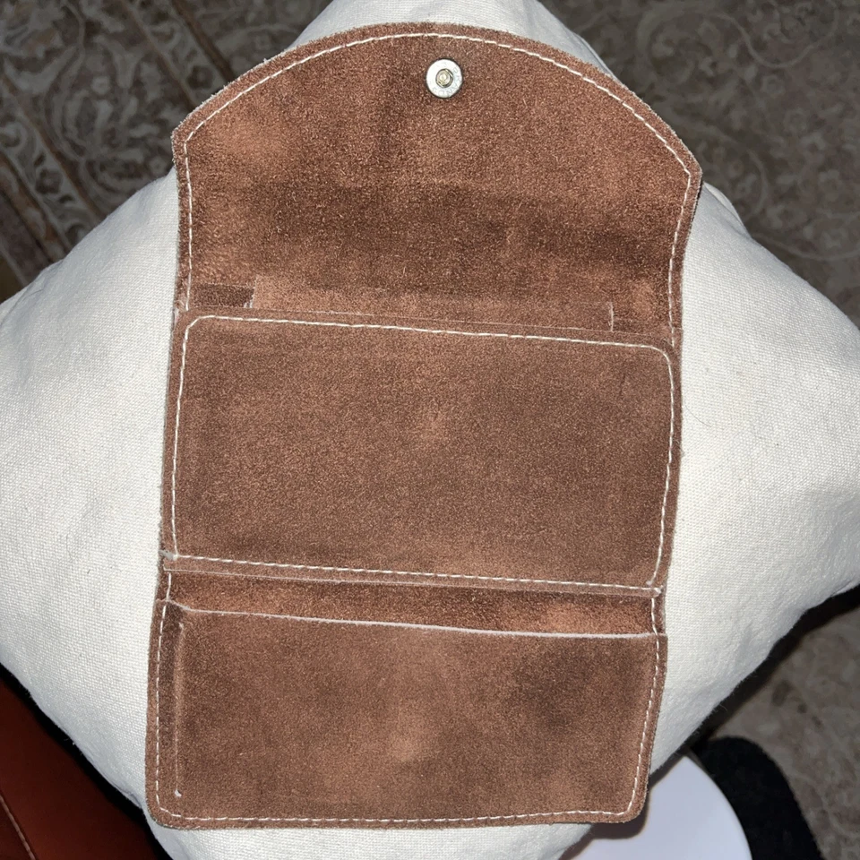 Carteira clutch vintage anos 70 couro camurça três dobras talão de cheques - Imagem 2 de 4