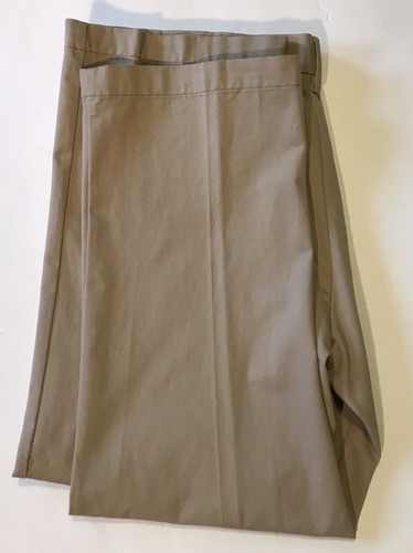 Haggar Standard Khaki Straight Fit Pants Men Size 42 / 30 Beige New - Picture 2 of 3