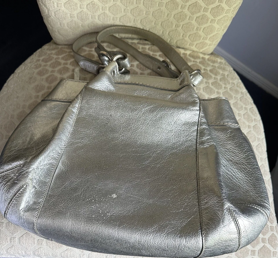 Hogan Silver Leather Hobo Shoulder Handbag. perfect for Any Season   ￼ - Image 2 of 4