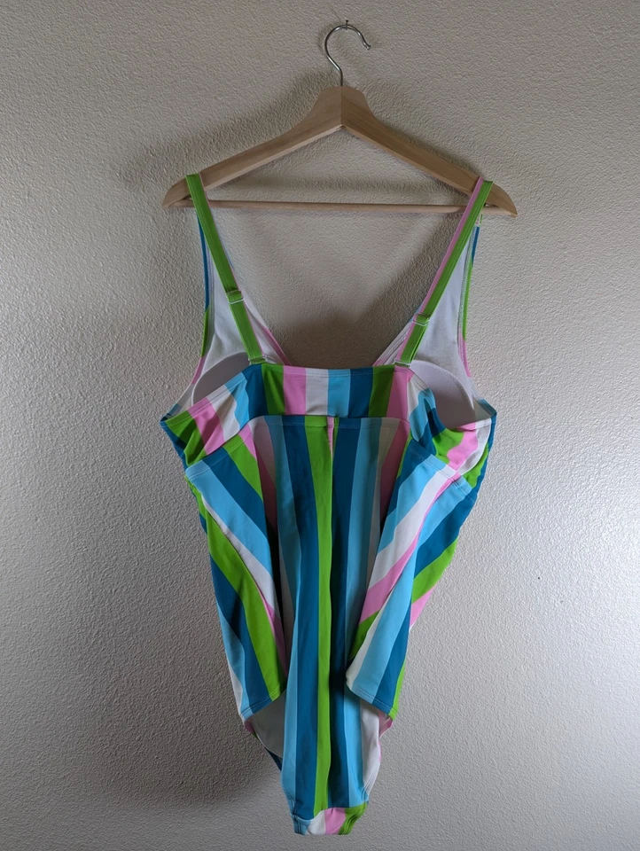 Traje de baño Torrid 2X multicolor azul rosa verde blanco a rayas de una pieza Foto 4 de 4