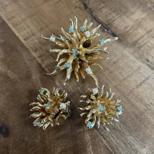 Alice Caviness sunburst brooch faux turquoise pearl Accents Clip Earrings Vintag