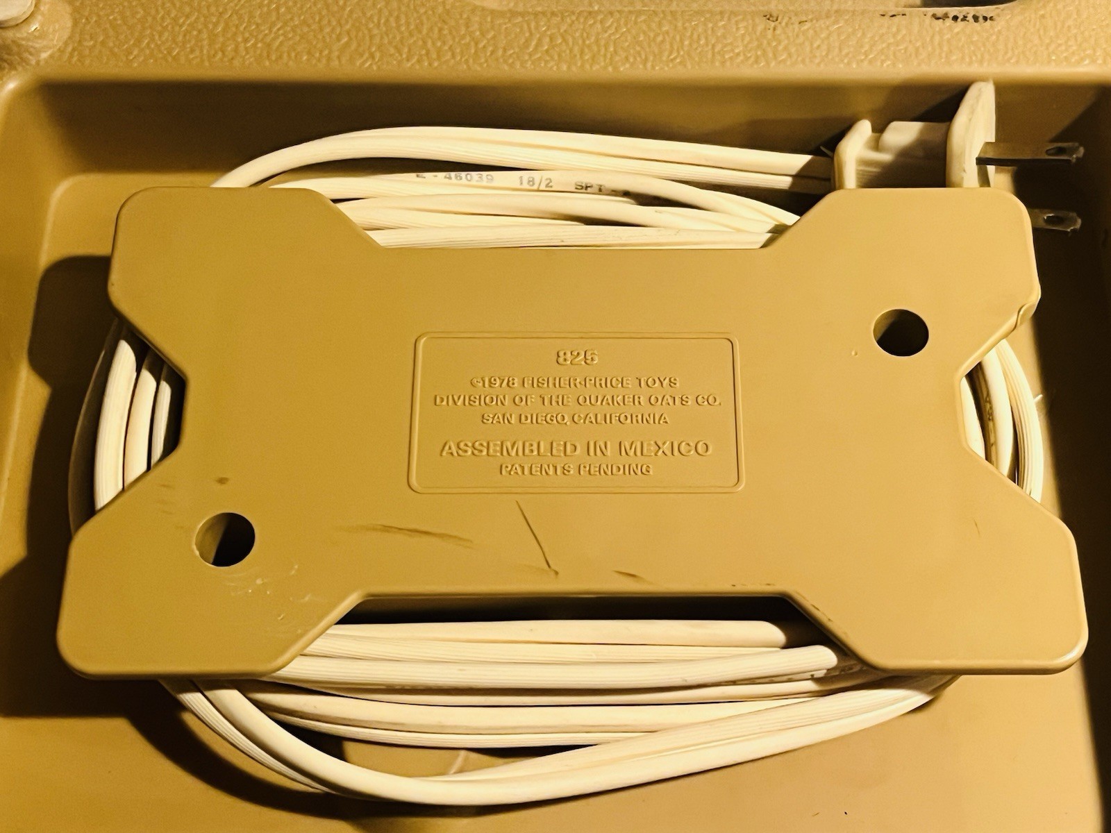 Fisher Price Phonograph  1978 #825 w/ Original Box and Owner's manual Powers On!