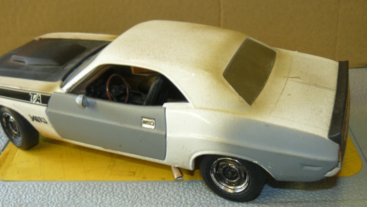 1/18 ダッジチャレンジャー　1970 1/18 ( IB ) unrestored diamond in the rough 1970 Dodge