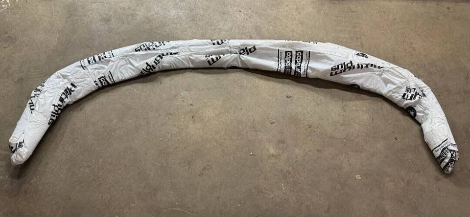 CUBIERTA DEL PARACHOQUES DELANTERO KEYSTONE P/N TO1000198PP 2000 A 2006 TOYOTA TUNDRA Foto 4 de 4