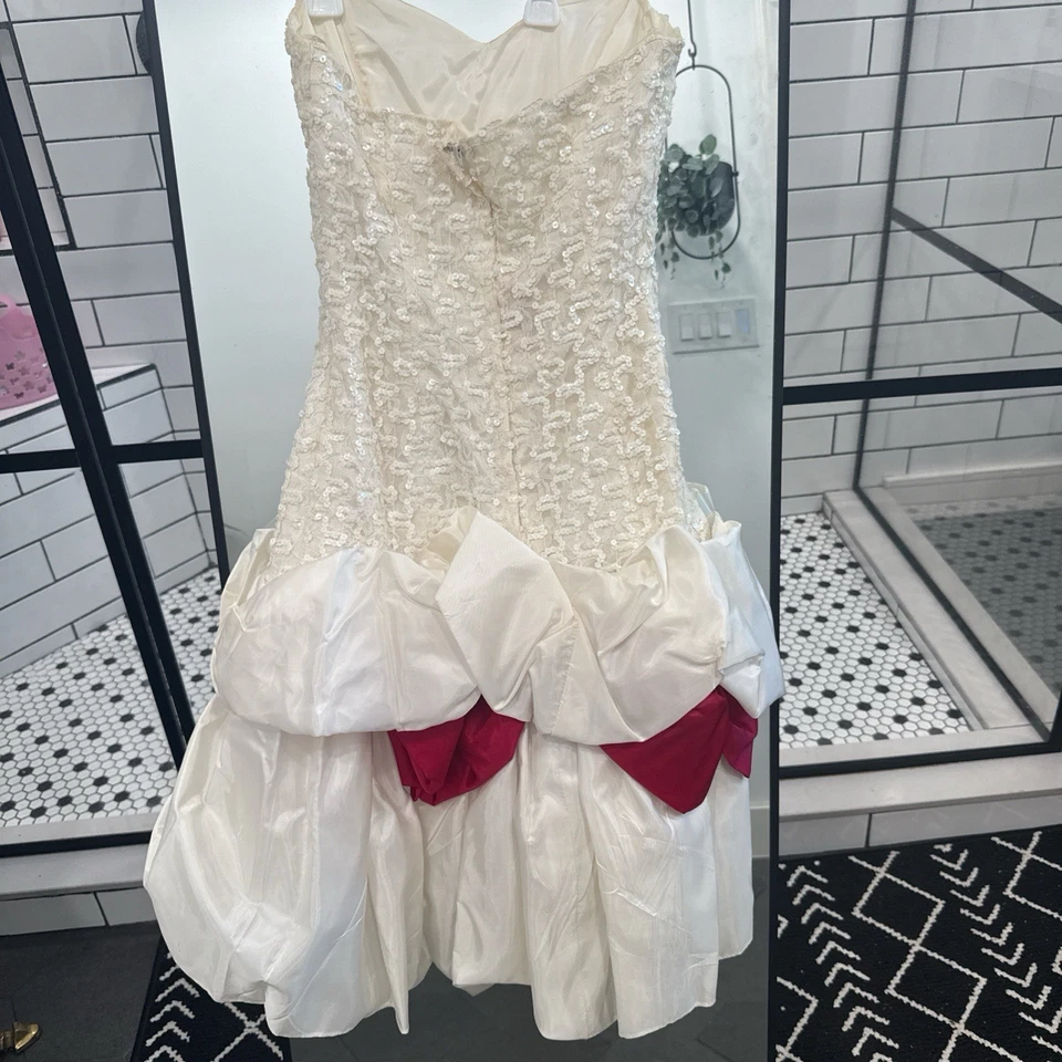 Vestido de novia midi vintage con lentejuelas de Nadine. Foto 3 de 4