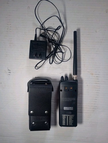 RadioShack Portable Scanner TRUNKTRACKER-2-300 Channel W/ Charger Leather Case - Picture 3 of 5