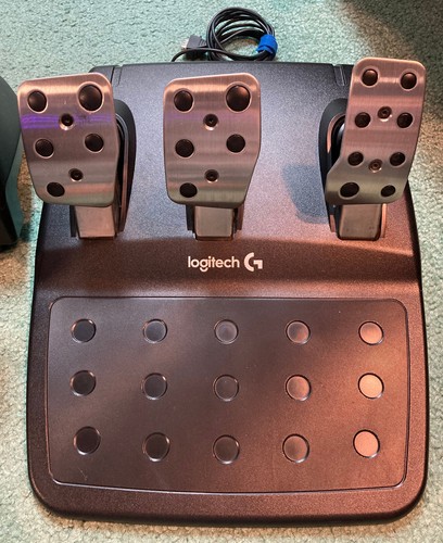 Logitech G920 Racing Wheel & Pedals - Picture 7 of 14