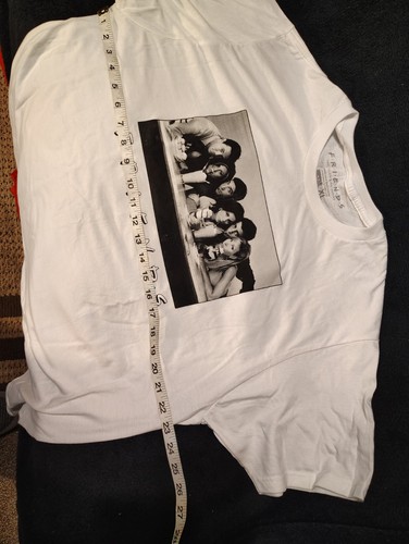 Friends TV Show FULL CAST B&W PHOTO MILKSHAKES White T-Shirt Authentic Official - Bild 4 von 5