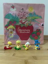 Vintage Kenner Strawberry Shortcake Storybook Play Case with 4 mini figurines