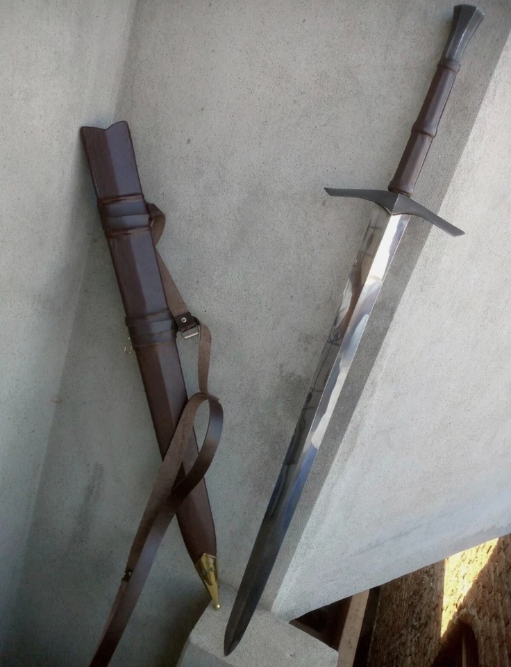 Espada vikinga afilada/lista para la batalla de acero al carbono forjada a mano Foto 2 de 4