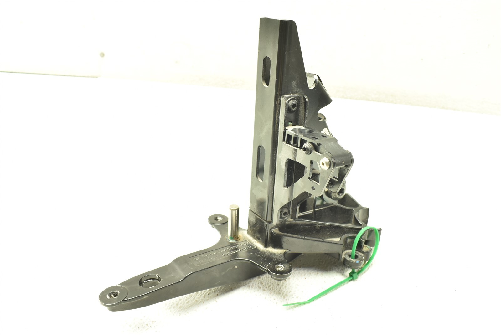 McLaren 570s Hinge Bracket Right RH 11A1654 