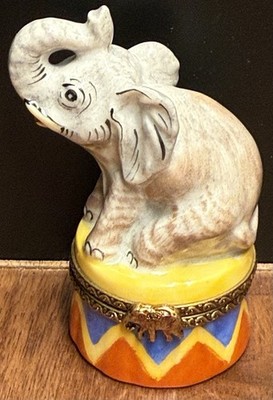 Limoges France, Peint Main P.V. Performing Circus Elephant Trinket Box NOS