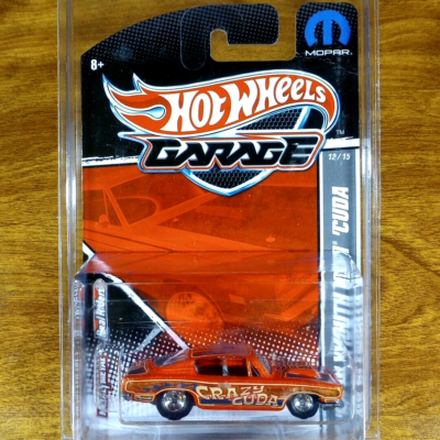 Hot Wheels Garage Mopar '68 Plymouth Hemi Cuda Crazy Orange Real