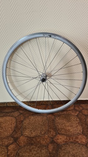 Shimano 600 Tricolor / RIGIDA DP 18 Rennrad Vorderrad. 700C. Clincher.