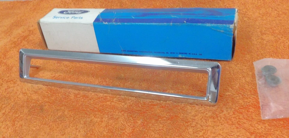 1972 1973 1974 1975 1976 Ford Thunderbird Nuevo de Lote Antiguo LH Marcador Lateral Trasero Lámpara Bisel Foto 2 de 4