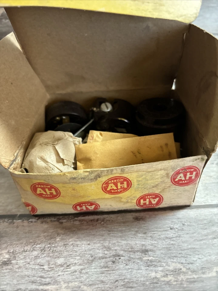 Cooper Arrow Hart Wiring Devices 5797 Floor Single Receptacle Brush Brass Plate - Image 2 of 2