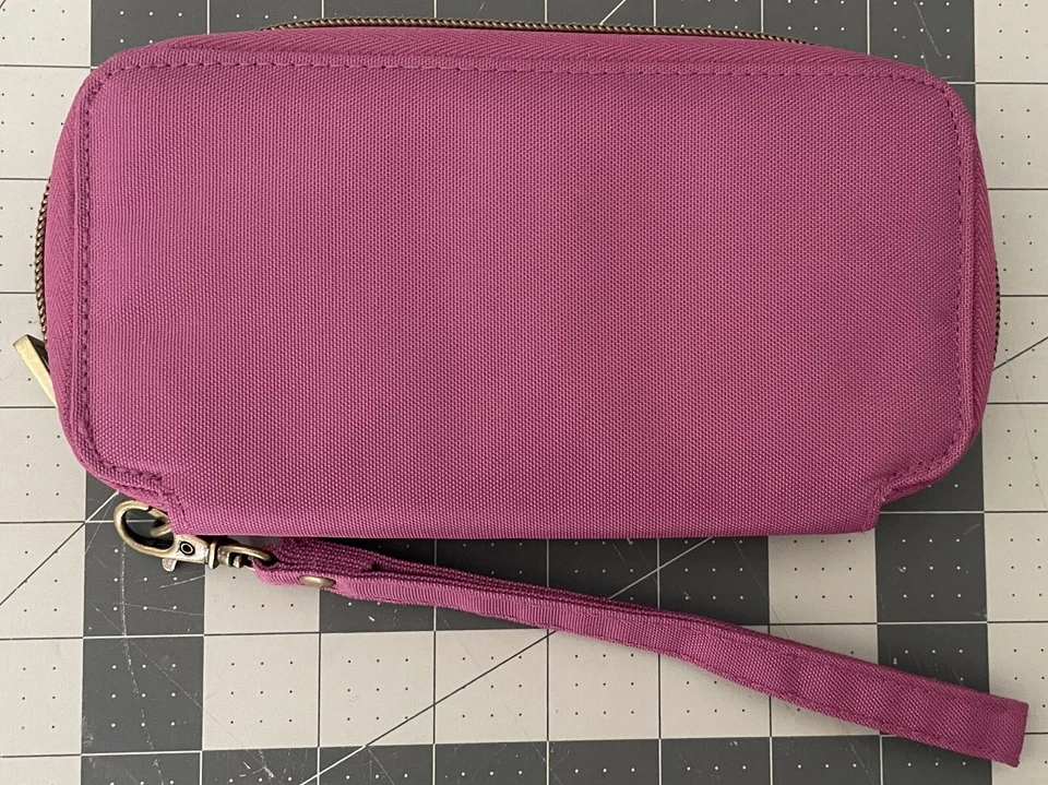 Cartera Travelon de tela púrpura Foto 2 de 4