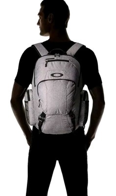 Oakley Blade Backpack 30L School Beach Work Bag Gray Padded 15'' Laptop Sleeve 