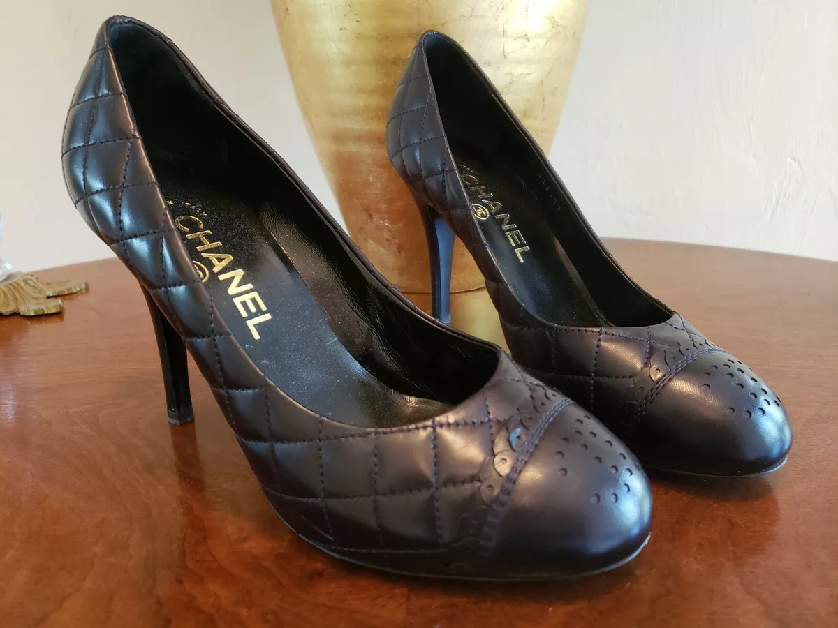 Beautiful Chanel Black Quilted Pumps CC Logo! Sz 36.5