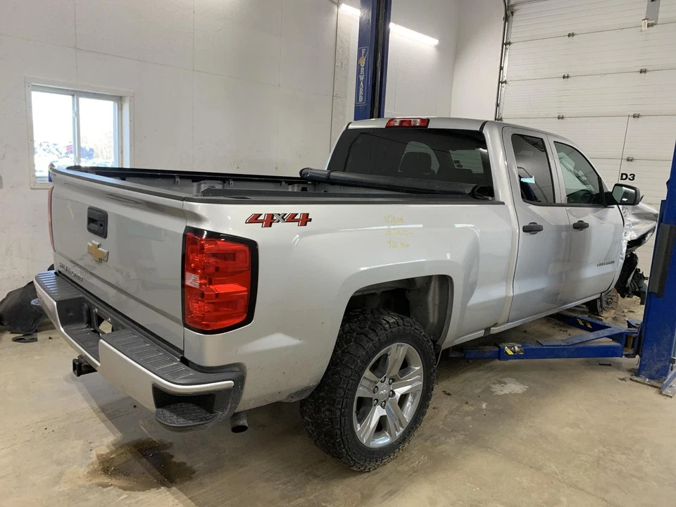 Conjunto de bomba y motor ABS usado se adapta a: Chevrolet Silverado 1500 2018 clase camioneta Foto 3 de 4