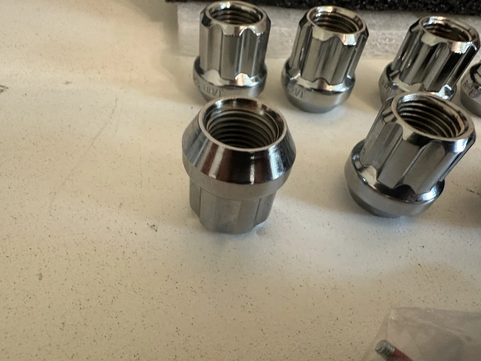 32 Chrome Spline Open Lug Nuts 9/16 Fits 8 Lug Chevy Dodge Ford + Security Key - Image 4 of 4