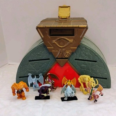 Yugioh Yu-Gi-Oh Kazuki Takahashi Mini Action Figures & Battle Arena Case 1996