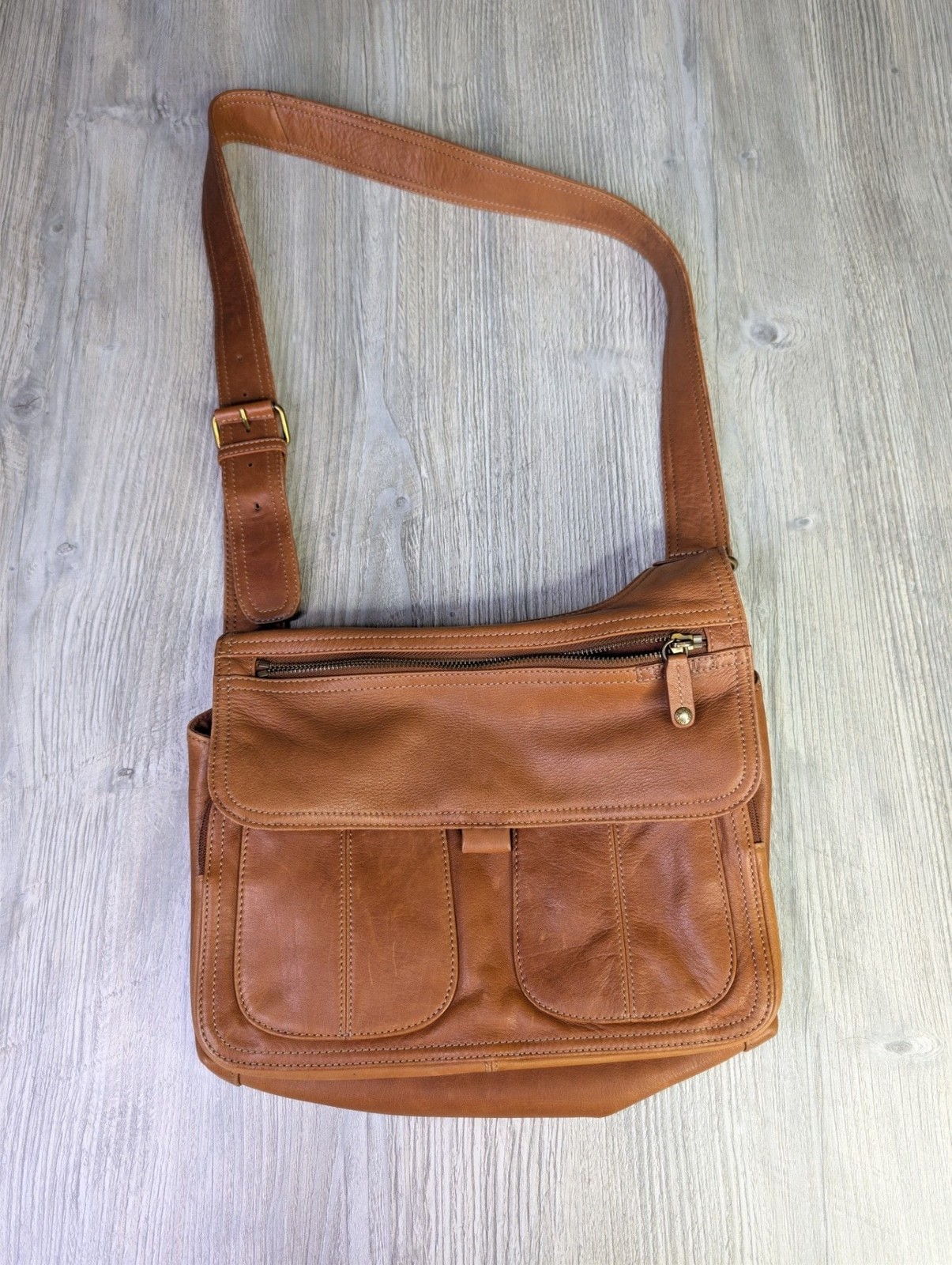 Fossil Explorer Leather Crossbody Shoulder Bag in Brown
