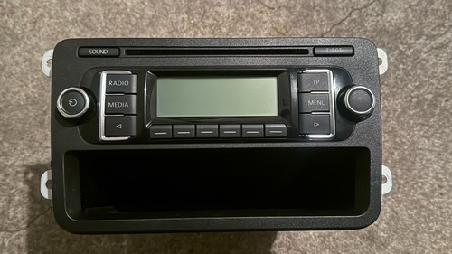 VW Golf 6 Polo Tiguan AUTORADIO PANASONIC RCD210 MP3 1K0035156B Radio ohne Code