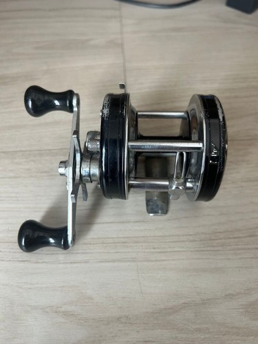 Abu Garcia 80 Year Bait Reel Black Double Handle - Picture 3 of 5