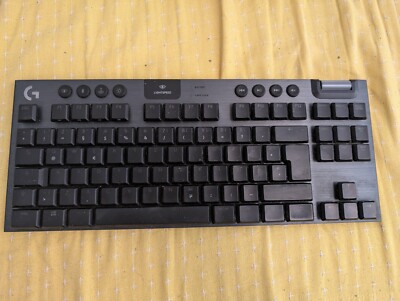 Logitech G915 TKL Tactile Kabellose Tastatur Deutsch (Qwertz) - Carbon