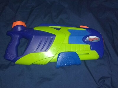 NEW Super Soaker Vaporizer Water Squirt Gun Hasbro 35 Ounce NIP 2003   Famous