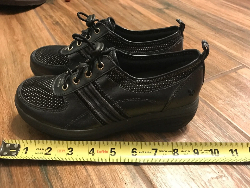 Women's Size 5M Tennis Walking Casual Shoes Get Fit Toggle Grasshoppers blackc - Image 3 of 4