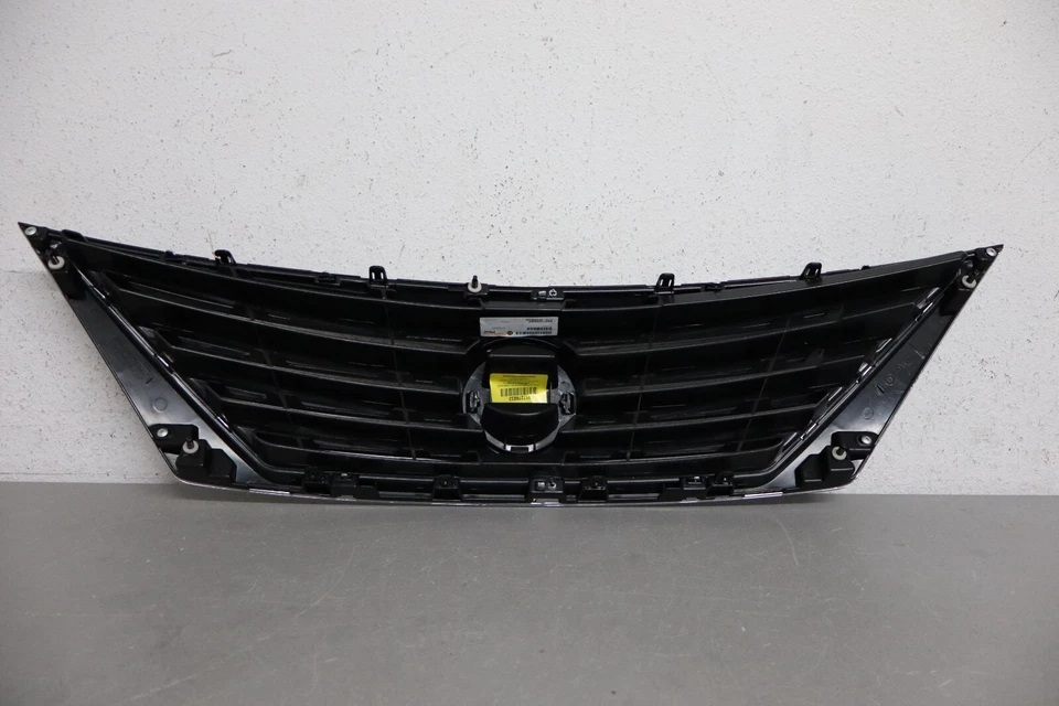 2012 2014 NISSAN VERSA FRONT CHROME GRILLE - Image 3 of 4