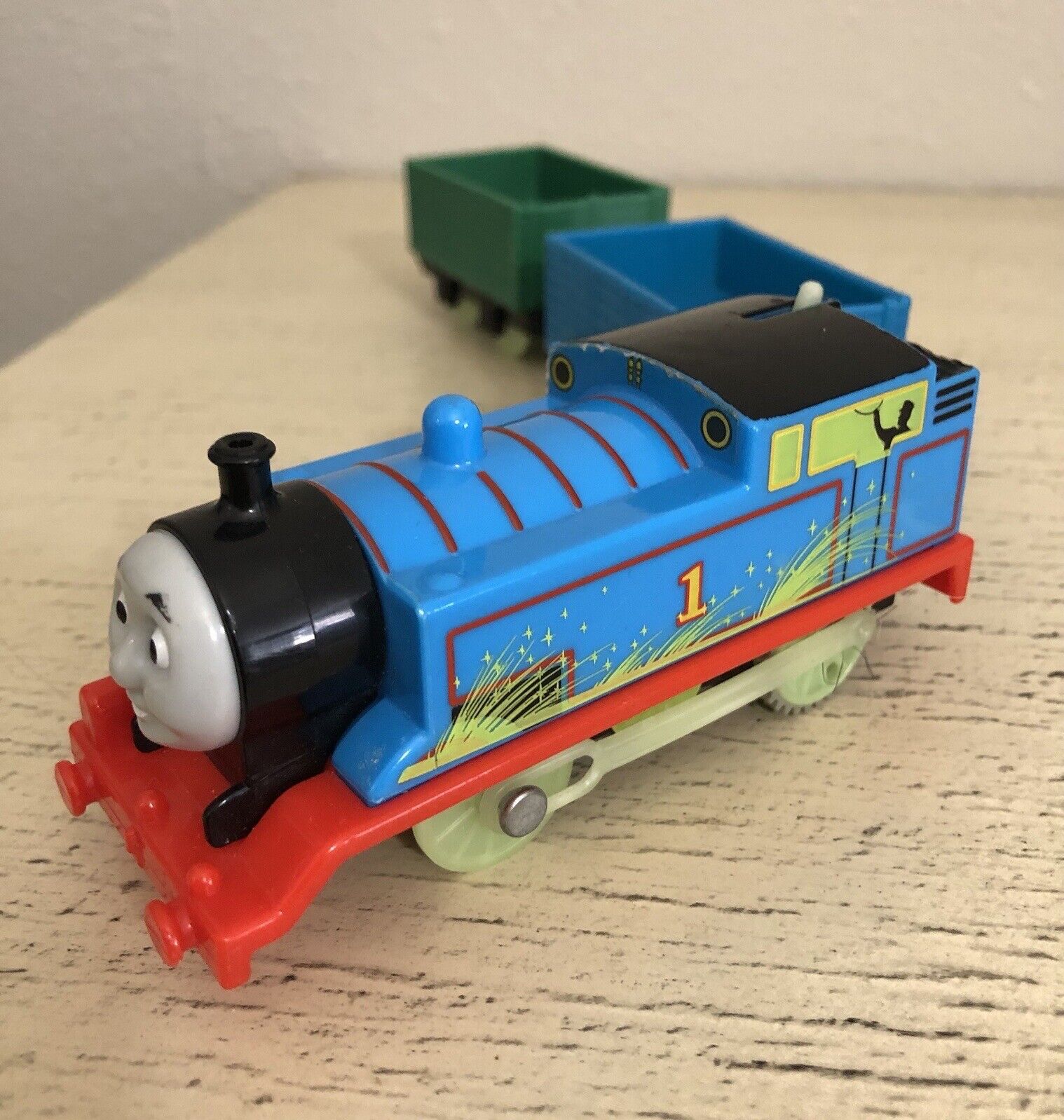 Thomas The Train Glow in the Dark Motorized  with 2 Cargo Trains 2013 Excellent!
