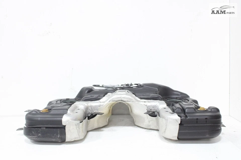 Dodge Durango 2016-2019 3,6 L tracción trasera depósito de tanque de gasolina con escudo térmico OEM Foto 3 de 4