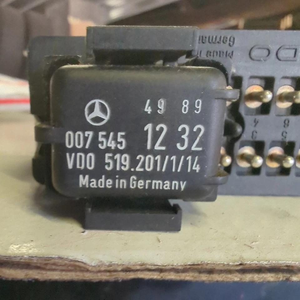 OEM Cruise Control Module Mercedes-Benz 300E 300SD 300SEL 420SEL 560SEC 560SEL - Image 2 of 4