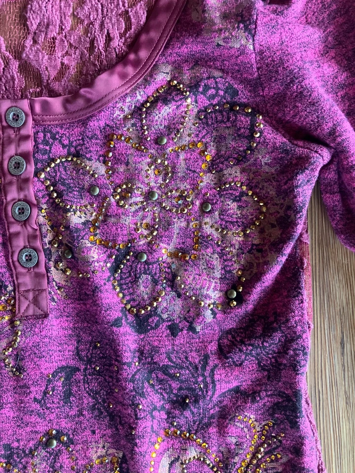 Miss Me女式M粉色长袖衬衫,带蕾丝透明背部和珠宝花朵  — 第 3/4 张图片