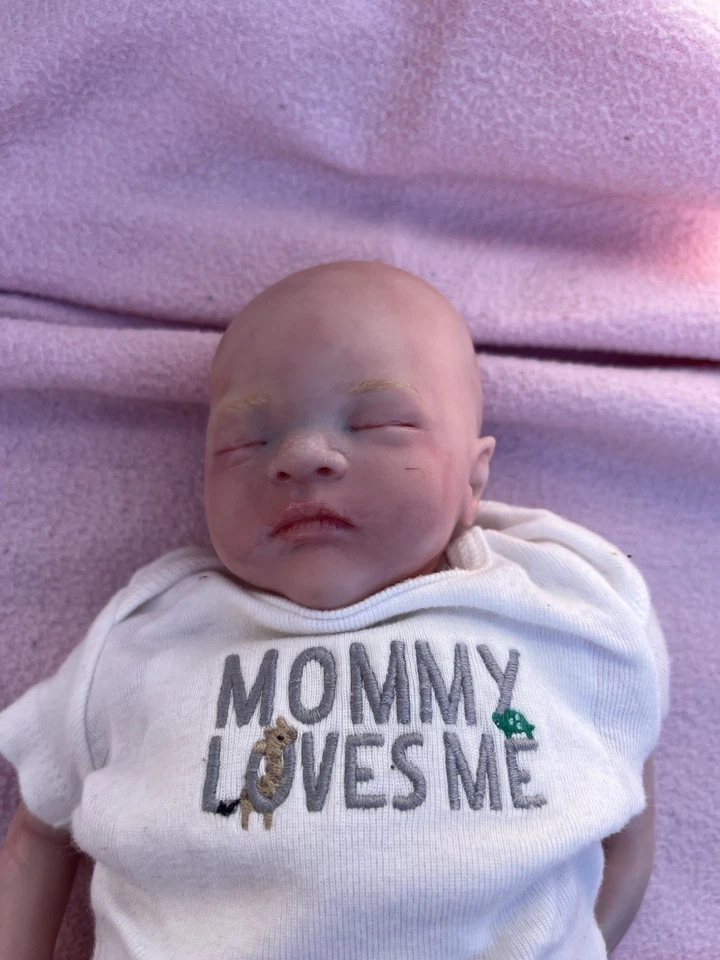 Bebé Reborn Caleb pintado y montado por Heather Boneham. Vinilo pintado a mano Foto 2 de 3