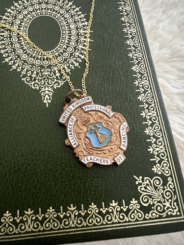 Vintage Vereinigtes Königreich Tanzlehrer Medaille Anhänger Halskette gold blau